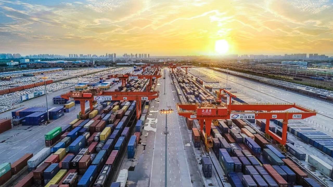 Xi'an, Shaanxi had a cargo throughput of 135 million tons last year